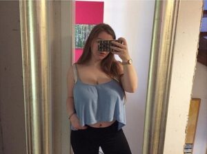 Djevojka velikih grudi