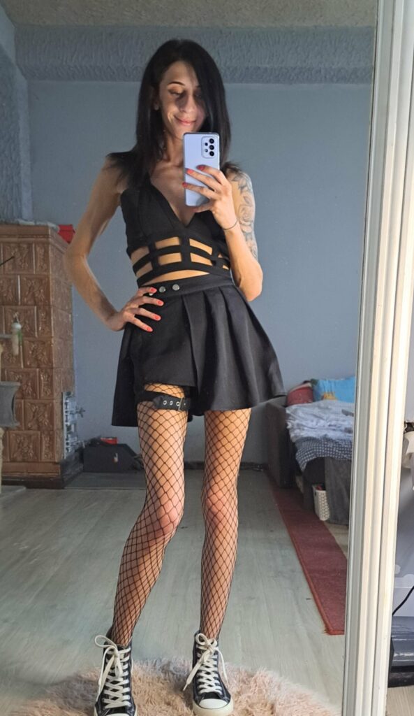 Kristinica nevaljalica ;) 1 seksi mrŔavica usamljena i nevaljala