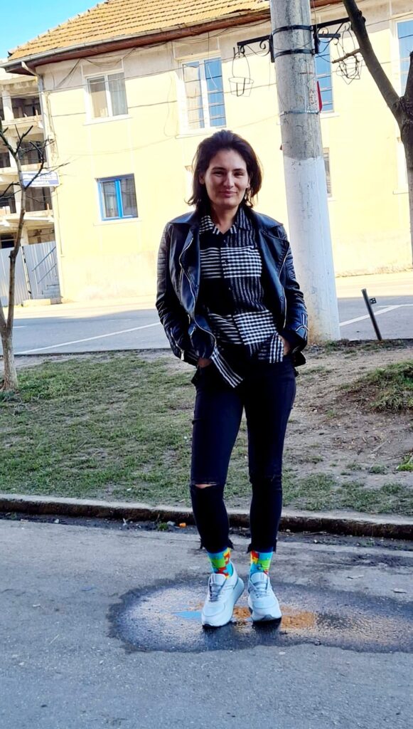 Neodoljiva 1 slatka devojka malih sisa nije naivna