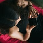 Zašto mlade devojke vole seks preko telefona i uživaju u njemu? seks preko telefona klinke