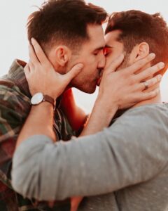 poljubac gay