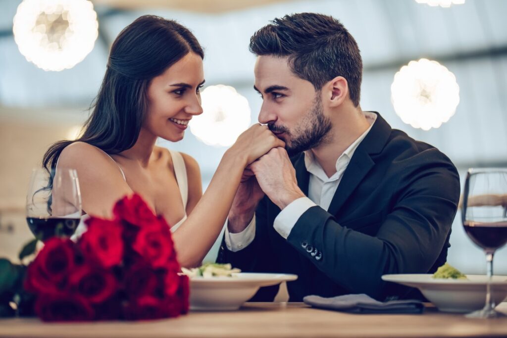 Pokori mi Se! 1. Deo 1 zaljubljen bračni par u restoranu